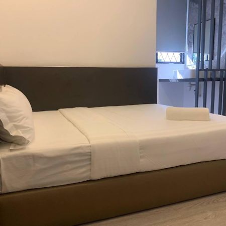 The Daily Hotel Kota Kinabalu Esterno foto
