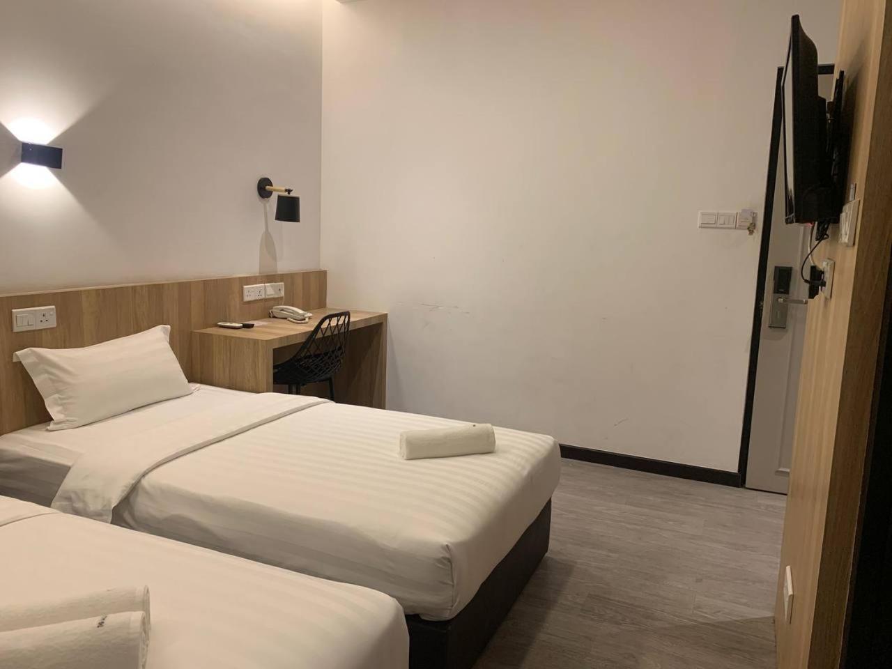 The Daily Hotel Kota Kinabalu Esterno foto