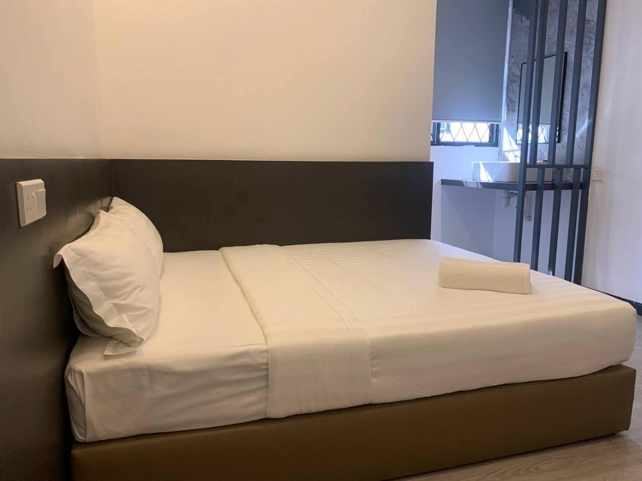 The Daily Hotel Kota Kinabalu Esterno foto