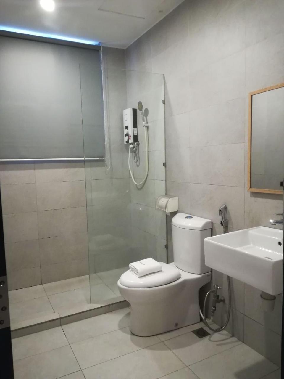 The Daily Hotel Kota Kinabalu Esterno foto