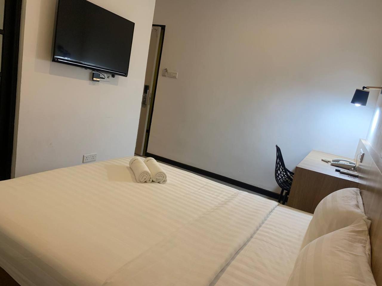 The Daily Hotel Kota Kinabalu Esterno foto