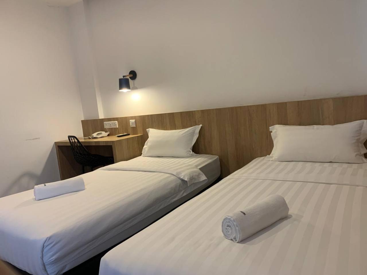 The Daily Hotel Kota Kinabalu Esterno foto