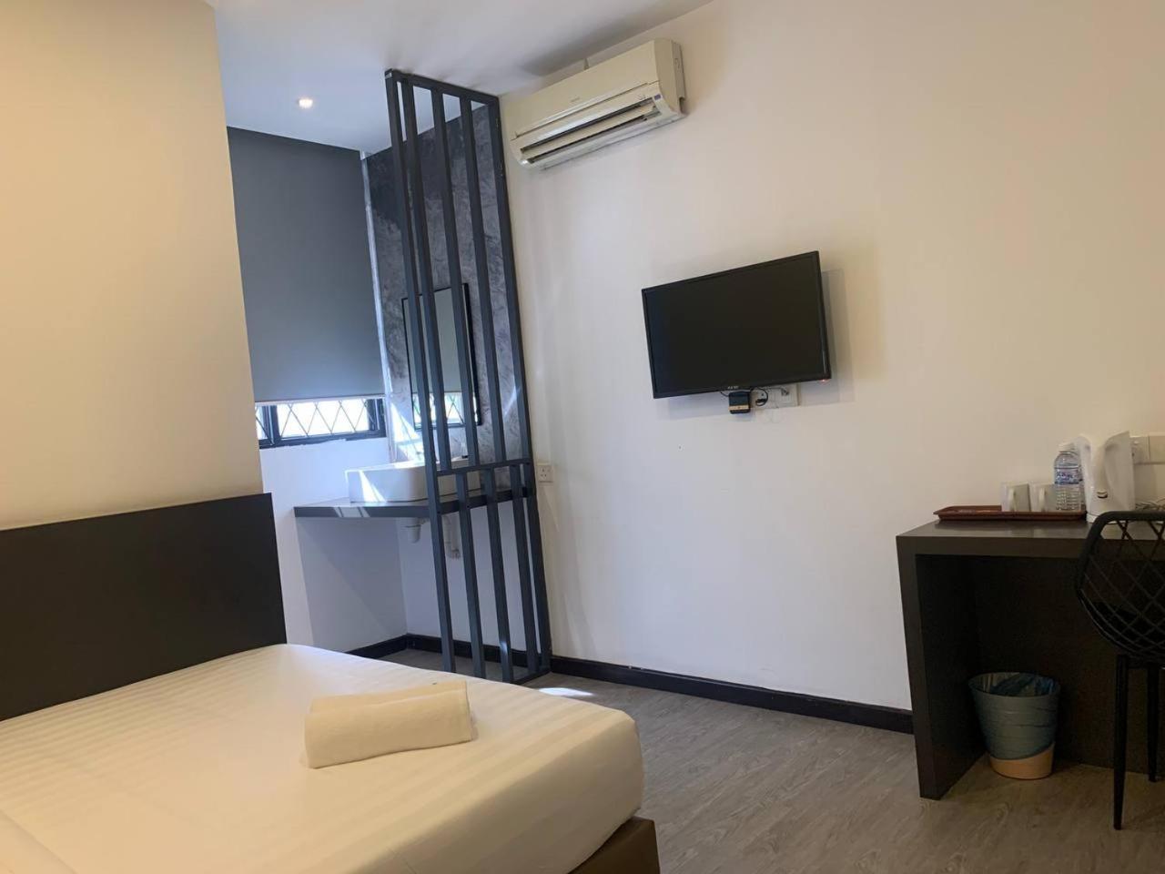 The Daily Hotel Kota Kinabalu Esterno foto