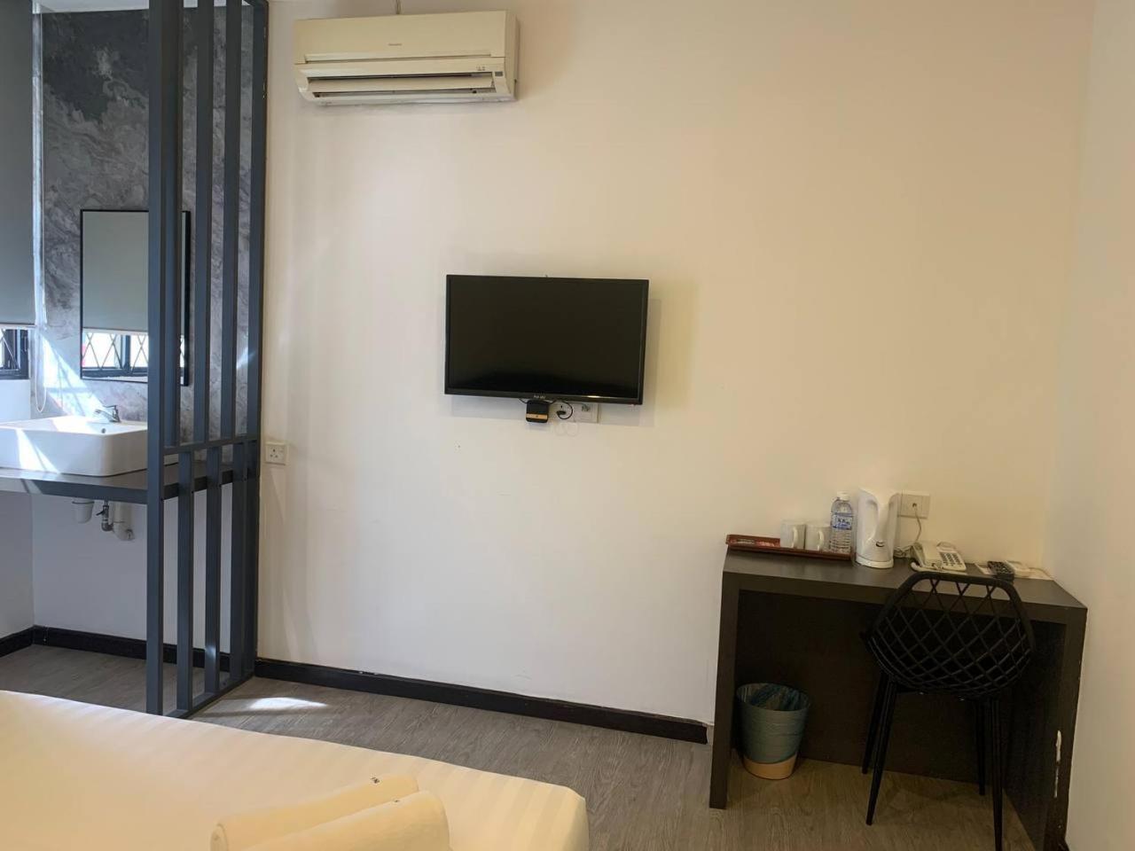 The Daily Hotel Kota Kinabalu Esterno foto