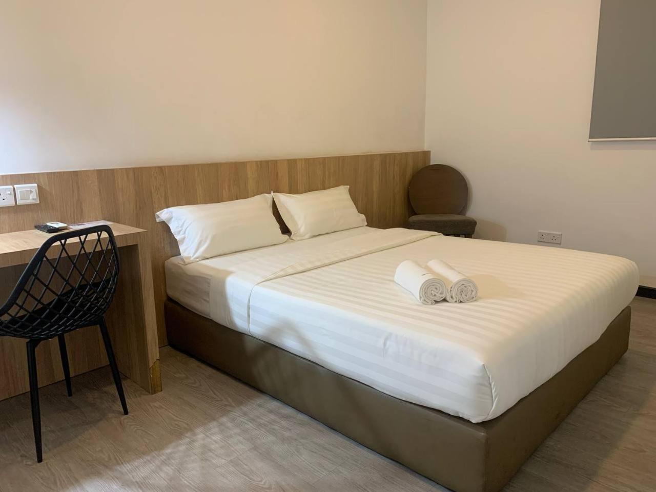 The Daily Hotel Kota Kinabalu Esterno foto