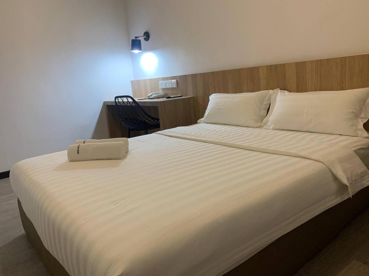 The Daily Hotel Kota Kinabalu Esterno foto