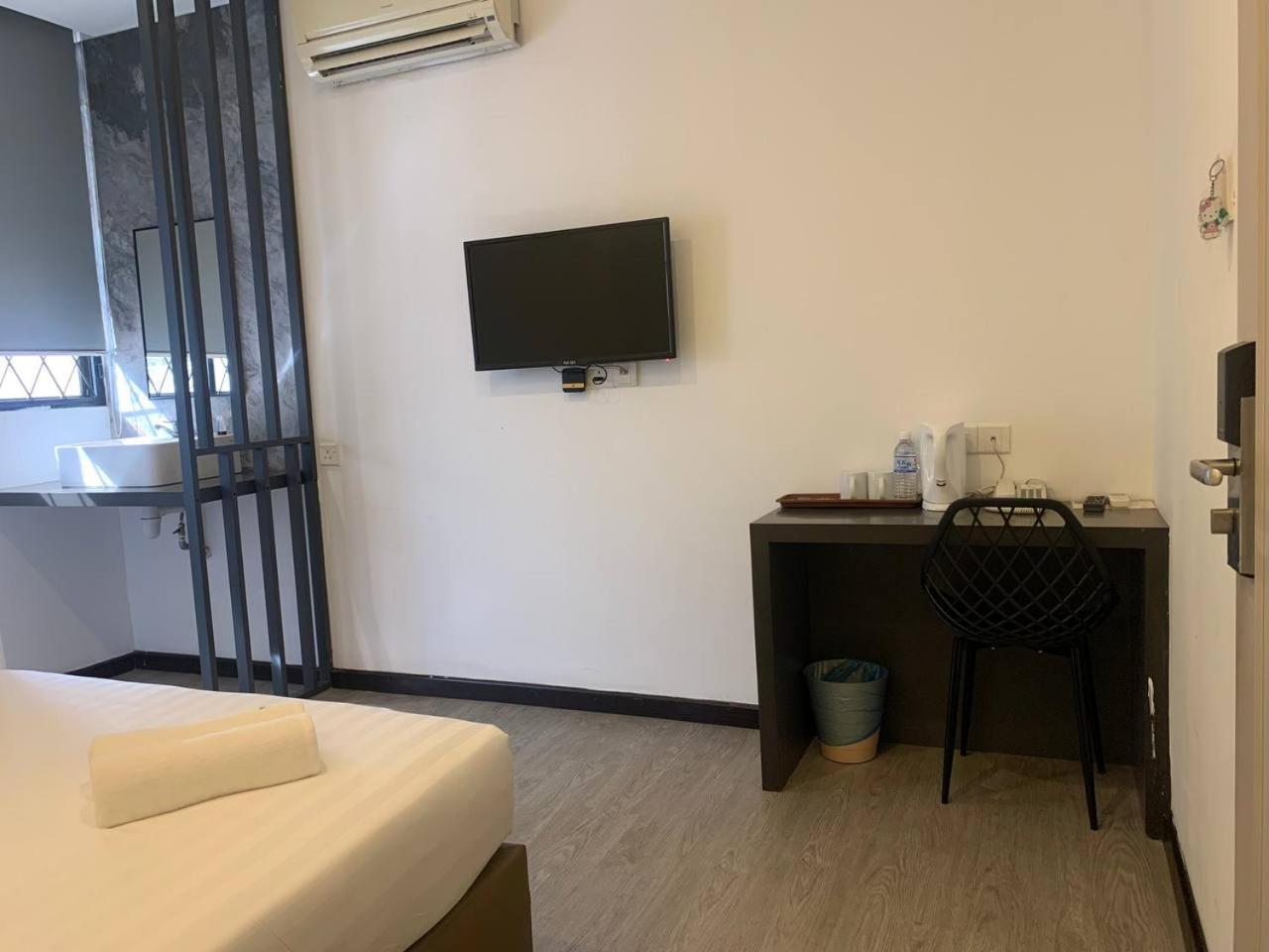 The Daily Hotel Kota Kinabalu Esterno foto