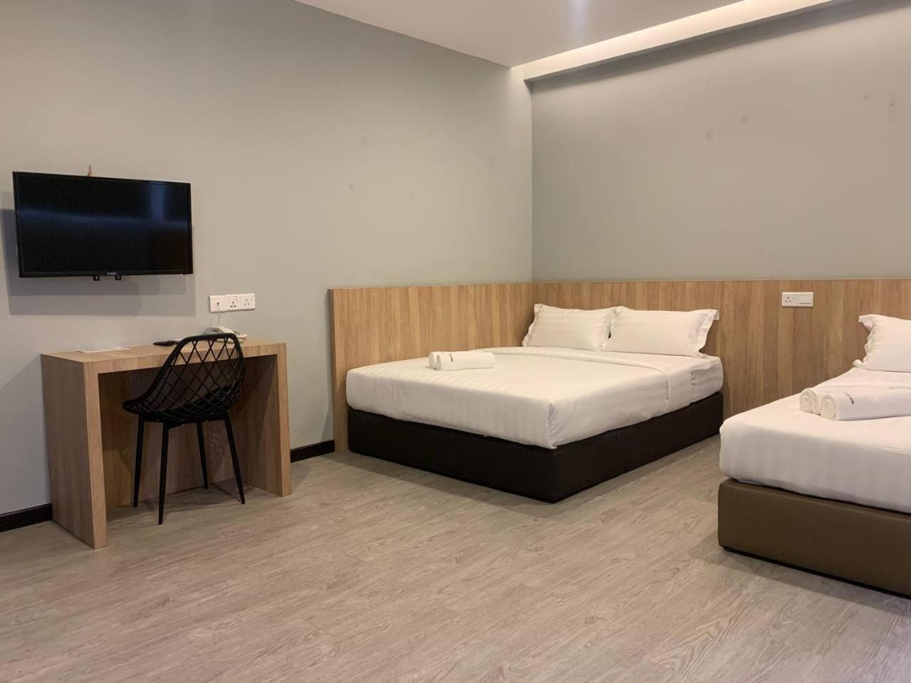 The Daily Hotel Kota Kinabalu Esterno foto
